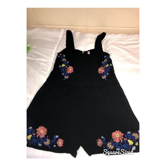flowered black romper - Picture 1 of 1
